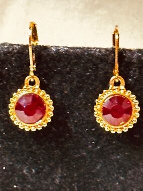 Vintage Style Signed M Ruby Red Rhinestone Gold Tone Dangle Earrings Leverback
